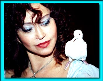 magicienne avec chapeau en public