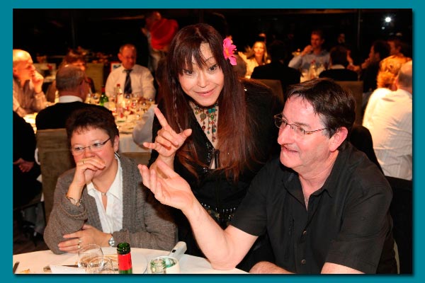 yaki la voyante en spectacle lors d'une soirée evenement